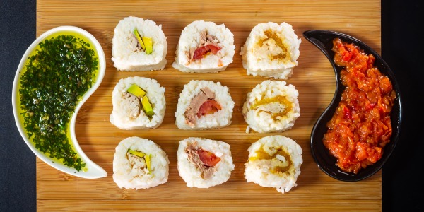 Sushi roll mediterraneo